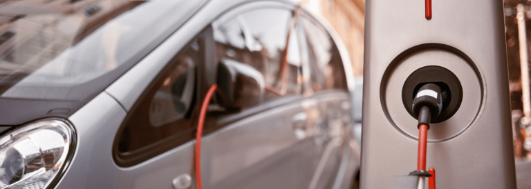 Jeden krok naprzód i dwa kroki wstecz – projekt nowelizacji ustawy o elektromobilności