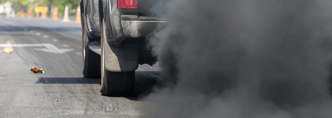 Kto płaci za emisje z diesli? Koszty zanieczyszczeń z transportu drogowego w Polsce.